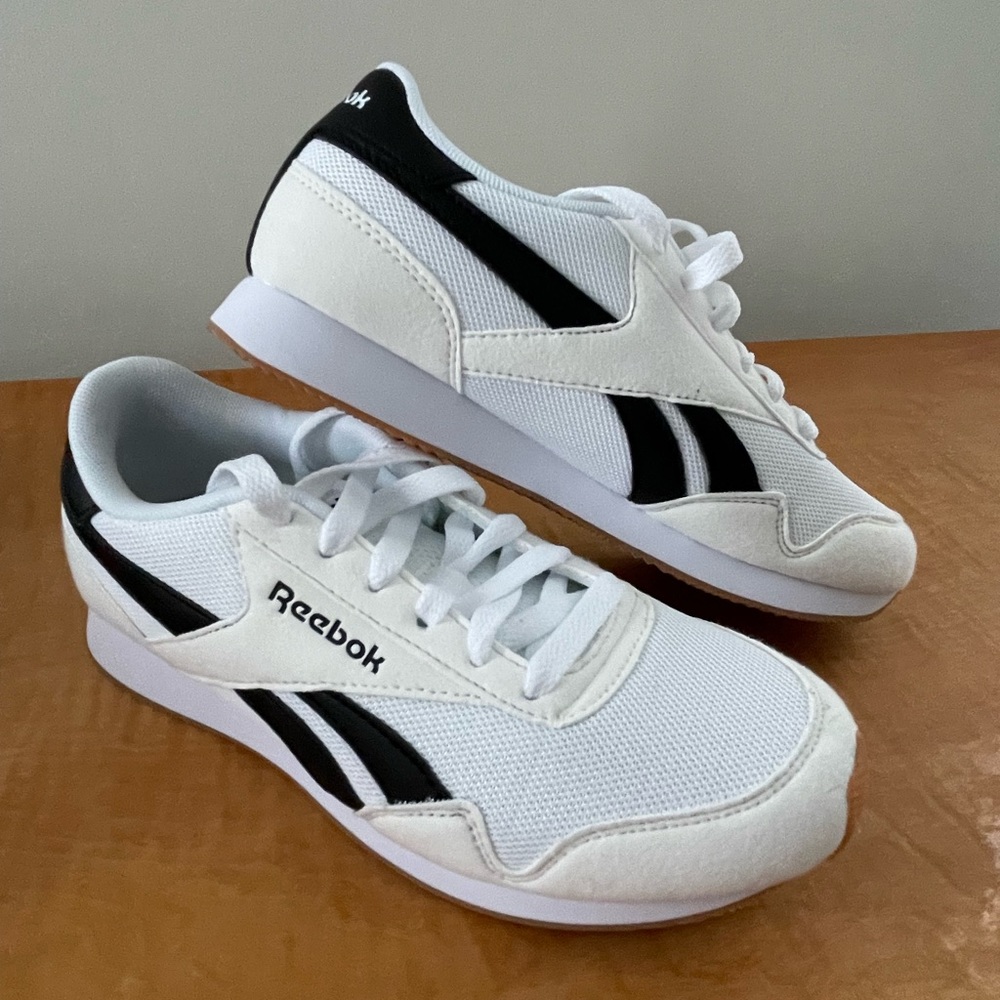 Women’s size 6 Reebok sneakers